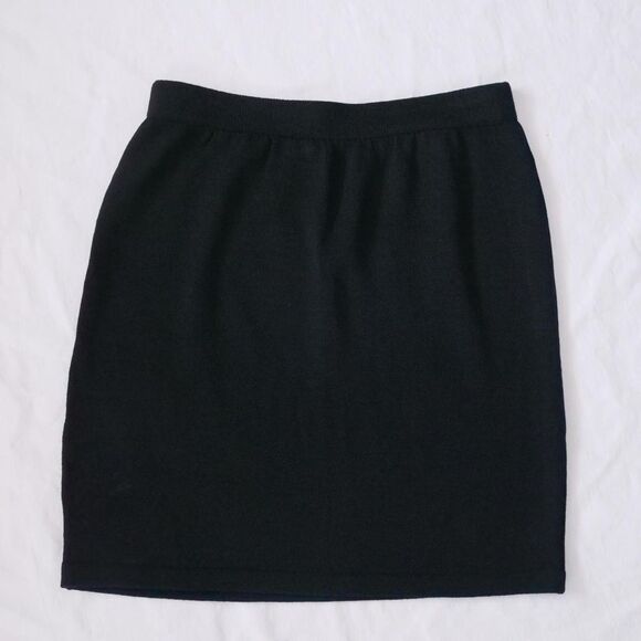 Classic St. John black knit mini skirt - Picture 5 of 6